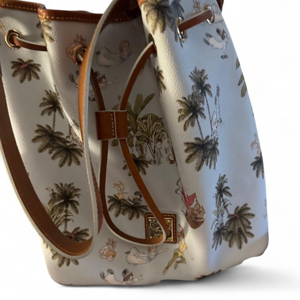 Dooney & Bourke Peter Pan bucket bag and matching wallet - Picture 3 of 8